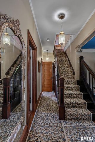 817 W 7TH Street, Davenport, IA 52802