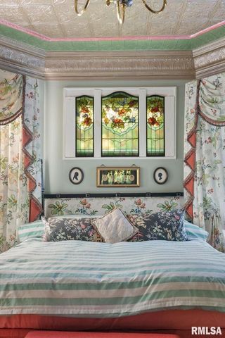 817 W 7TH Street, Davenport, IA 52802