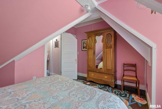 817 W 7TH Street, Davenport, IA 52802