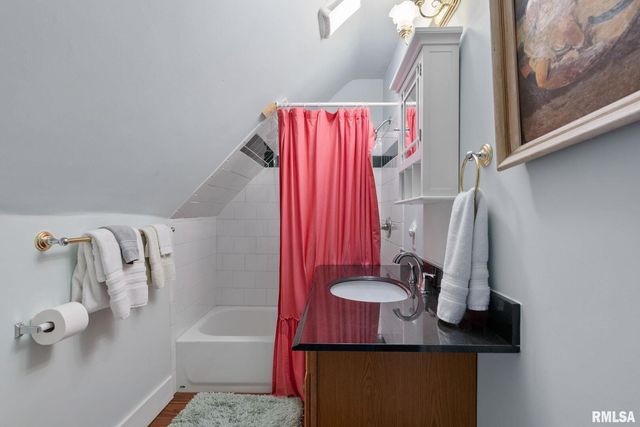 817 W 7TH Street, Davenport, IA 52802