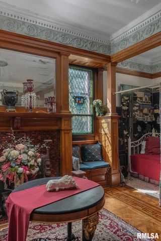 817 W 7TH Street, Davenport, IA 52802