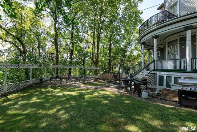 817 W 7TH Street, Davenport, IA 52802