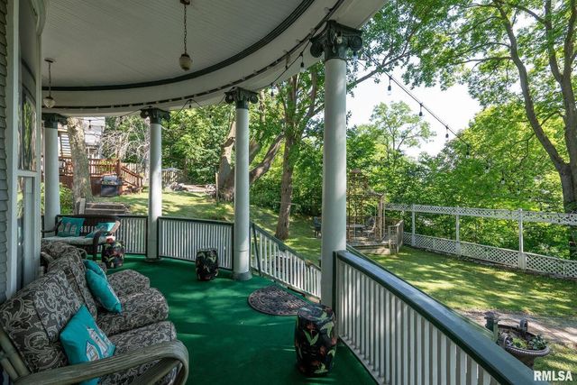 817 W 7TH Street, Davenport, IA 52802