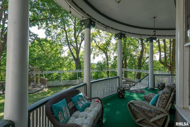 817 W 7TH Street, Davenport, IA 52802