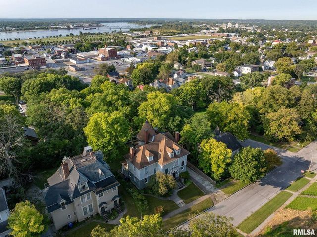 817 W 7TH Street, Davenport, IA 52802