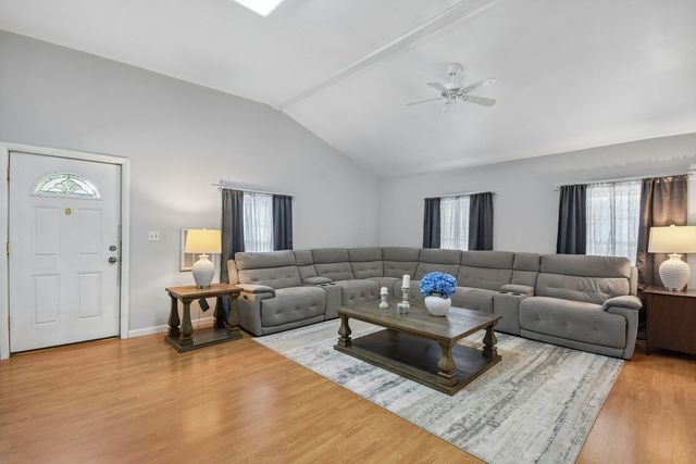 201 Laura Avenue, Shorewood, IL 60404