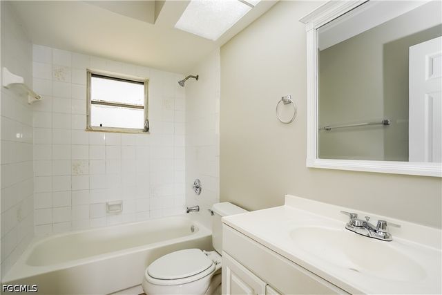 1724 SW 2nd PL, Cape Coral, FL 33991