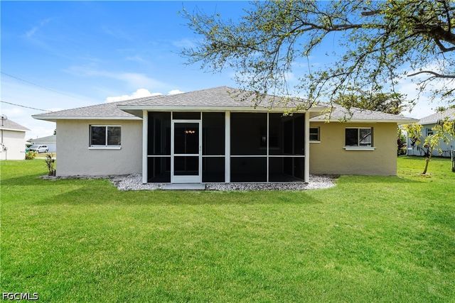 1724 SW 2nd PL, Cape Coral, FL 33991