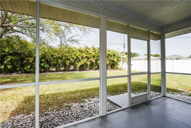1724 SW 2nd PL, Cape Coral, FL 33991