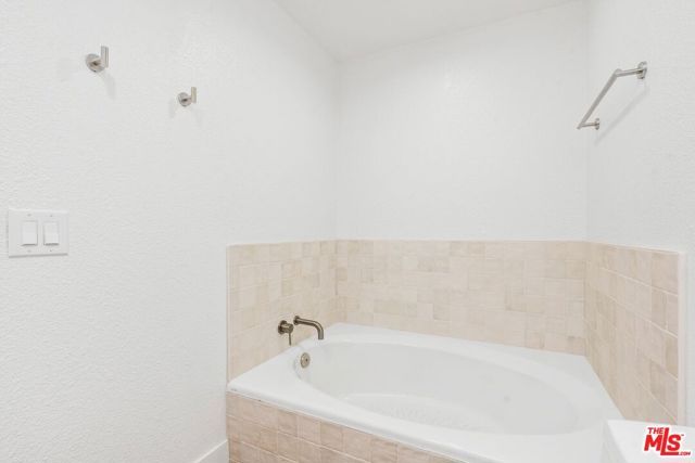 1133 9th Street 202, Santa Monica, CA 90403