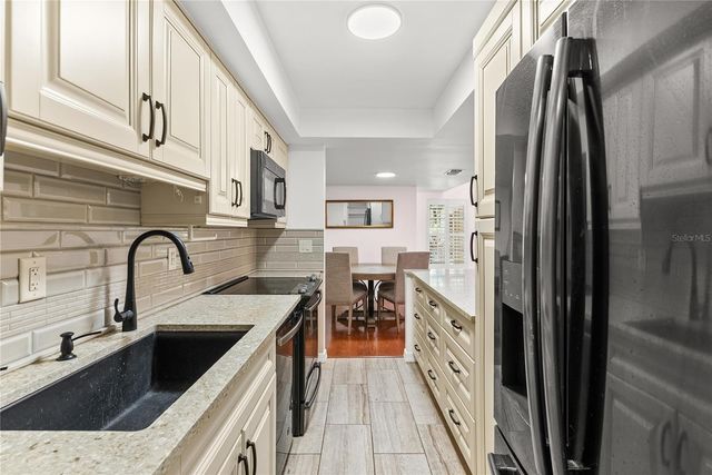 2242 CIRCLEWOOD DRIVE 24, Sarasota, FL 34231