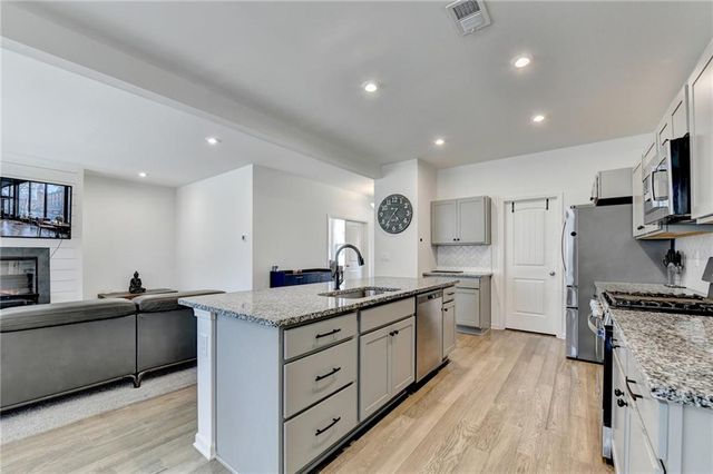 611 Sugar Prairie Bend, Lawrenceville, GA 30045