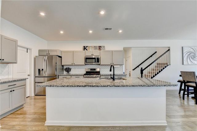 611 Sugar Prairie Bend, Lawrenceville, GA 30045