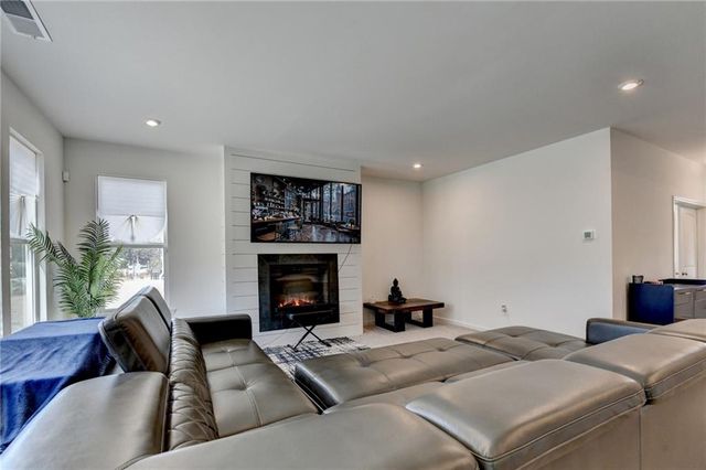 611 Sugar Prairie Bend, Lawrenceville, GA 30045