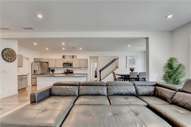 611 Sugar Prairie Bend, Lawrenceville, GA 30045