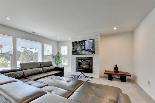 611 Sugar Prairie Bend, Lawrenceville, GA 30045