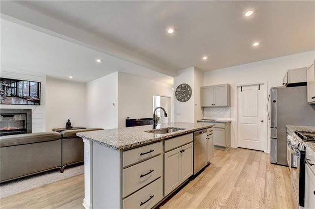 611 Sugar Prairie Bend, Lawrenceville, GA 30045