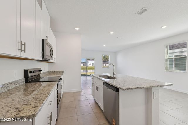 7803 CAHILL Lane, Jacksonville, FL 32219