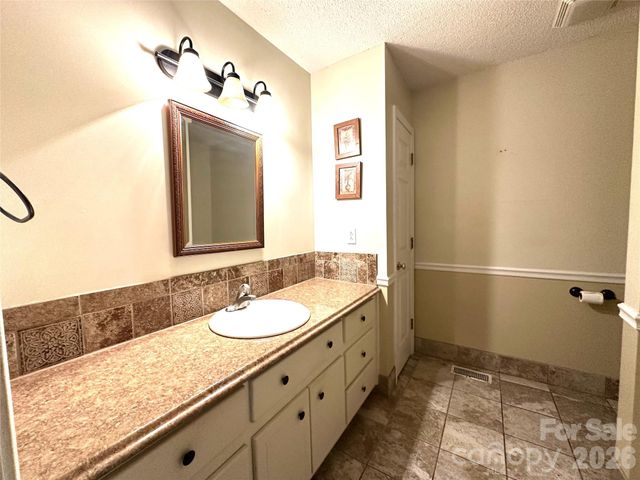 1724 Wellington Avenue, Newton, NC 28658