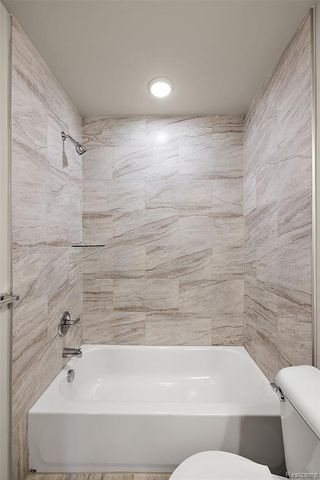 28259 Loews Drive Unit 2B, New Baltimore, MI 48051