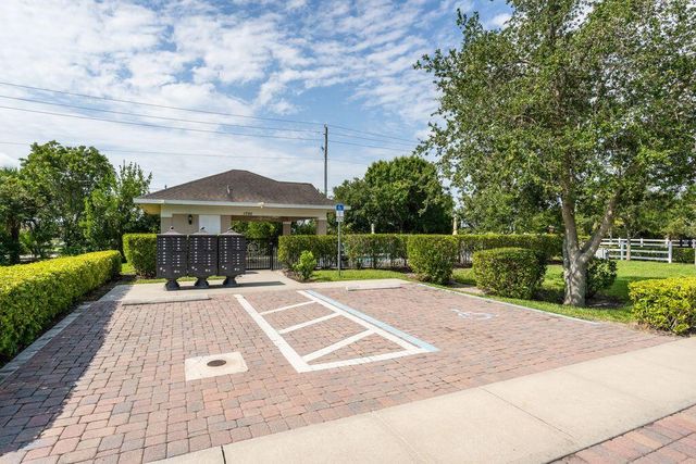 1653 Willows Square, Vero Beach, FL 32966