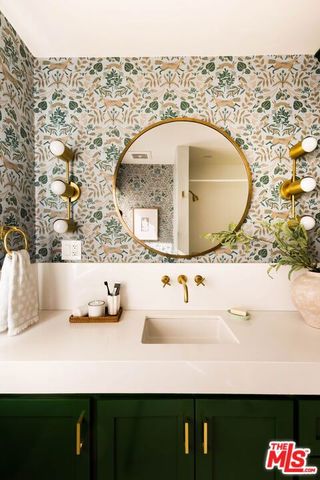 1529 Raymond Avenue, Glendale, CA 91201