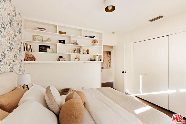 1529 Raymond Avenue, Glendale, CA 91201