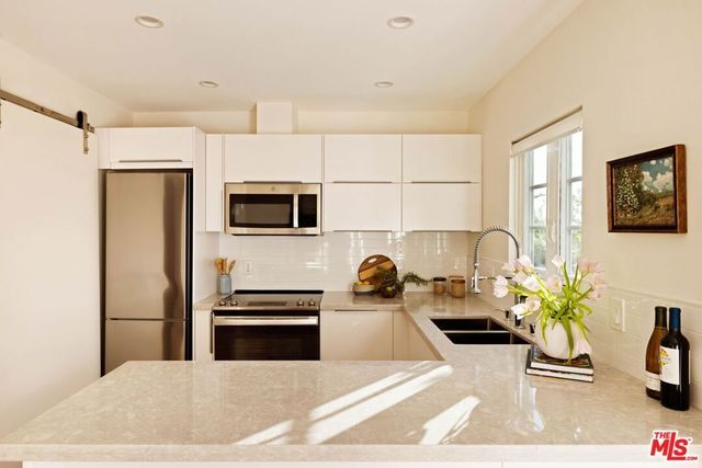 1529 Raymond Avenue, Glendale, CA 91201