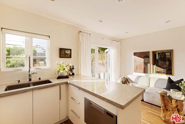 1529 Raymond Avenue, Glendale, CA 91201