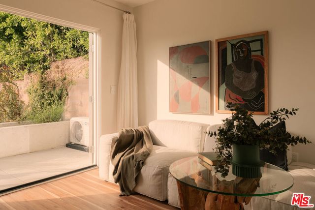 1529 Raymond Avenue, Glendale, CA 91201