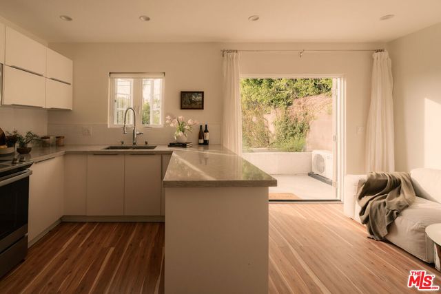 1529 Raymond Avenue, Glendale, CA 91201