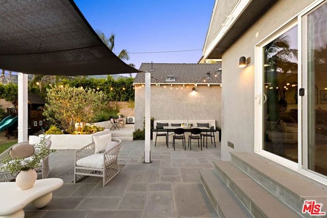 1529 Raymond Avenue, Glendale, CA 91201