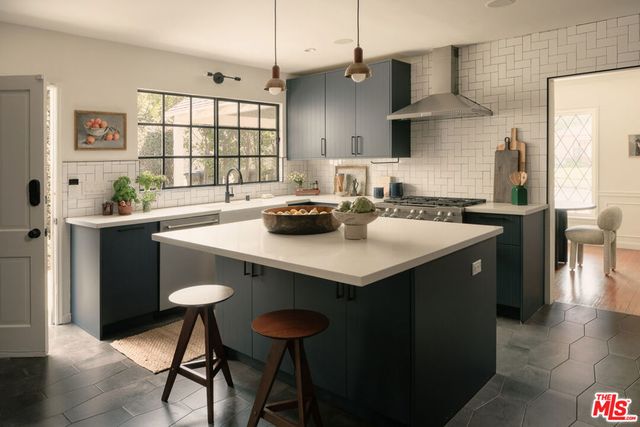 1529 Raymond Avenue, Glendale, CA 91201