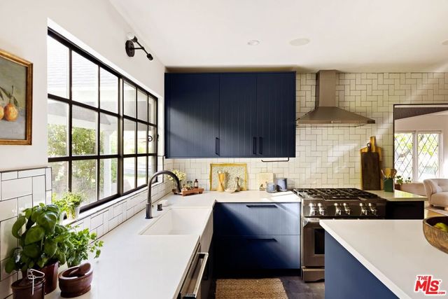 1529 Raymond Avenue, Glendale, CA 91201