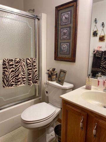 523 Hidden Oak Drive, Hobart, IN 46342