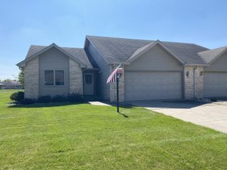 523 Hidden Oak Drive, Hobart, IN 46342