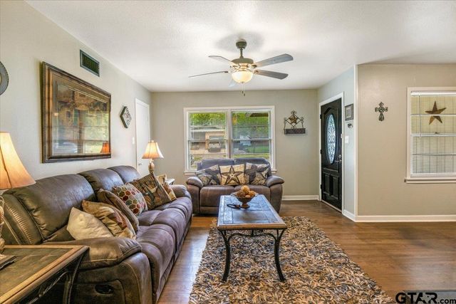 2216 Pleasent Dr, Tyler, TX 75701