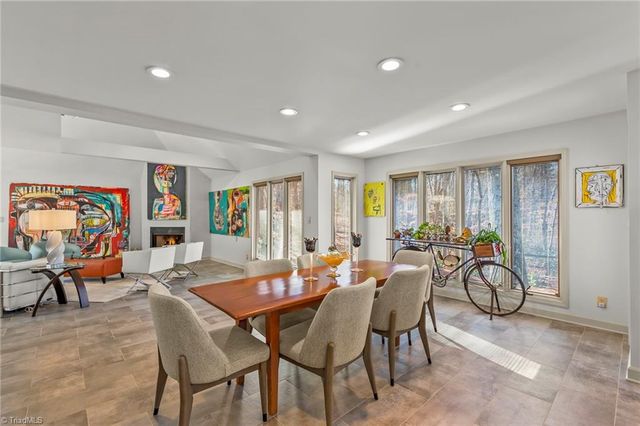 910 Idlewilde Heath Court, Winston-salem, NC 27106