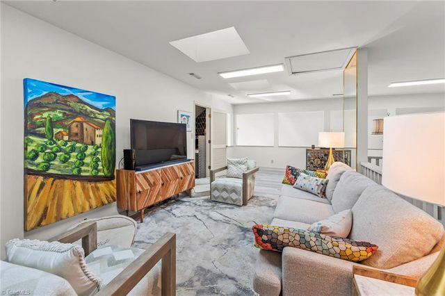 910 Idlewilde Heath Court, Winston-salem, NC 27106