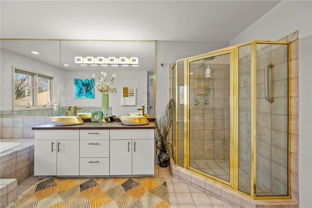 910 Idlewilde Heath Court, Winston-salem, NC 27106