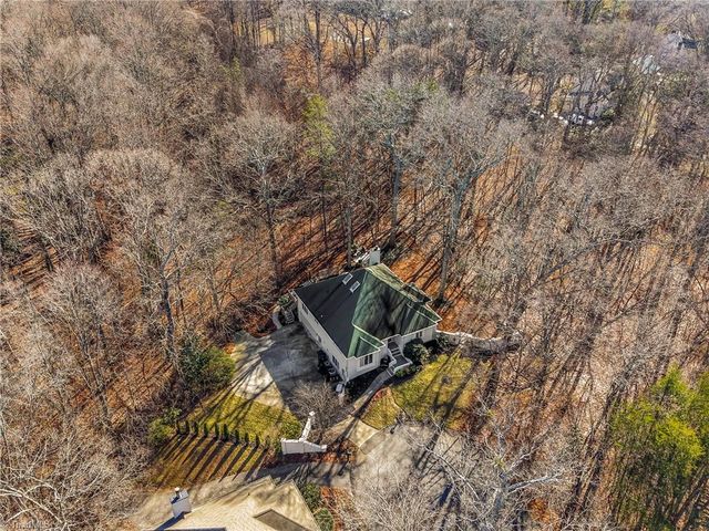 910 Idlewilde Heath Court, Winston-salem, NC 27106