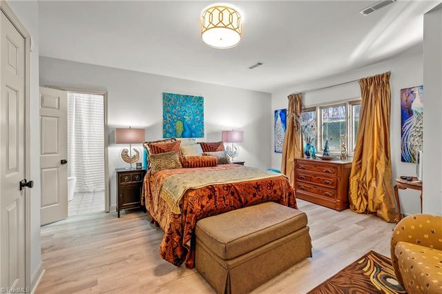 910 Idlewilde Heath Court, Winston-salem, NC 27106