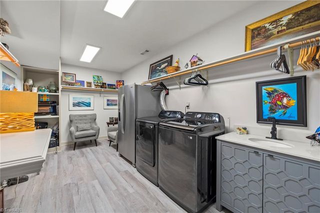 910 Idlewilde Heath Court, Winston-salem, NC 27106