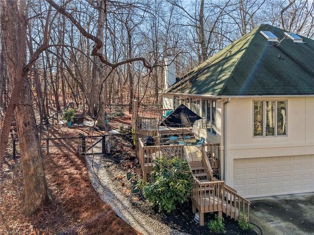 910 Idlewilde Heath Court, Winston-salem, NC 27106