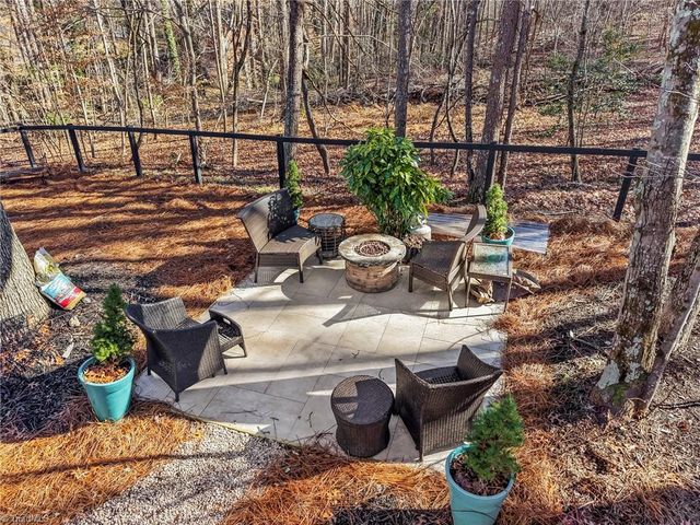 910 Idlewilde Heath Court, Winston-salem, NC 27106