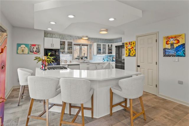 910 Idlewilde Heath Court, Winston-salem, NC 27106