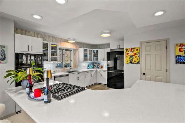 910 Idlewilde Heath Court, Winston-salem, NC 27106