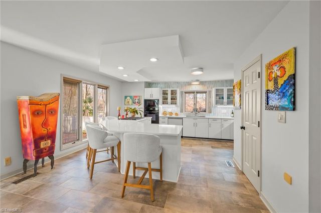 910 Idlewilde Heath Court, Winston-salem, NC 27106