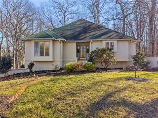 910 Idlewilde Heath Court, Winston-salem, NC 27106