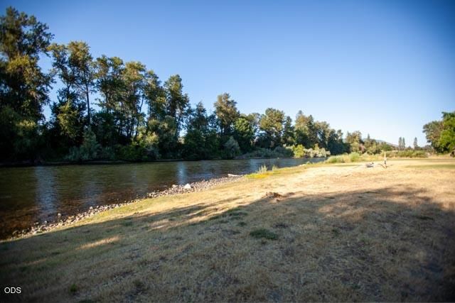 2990 S River Road, Grants Pass, OR 97527